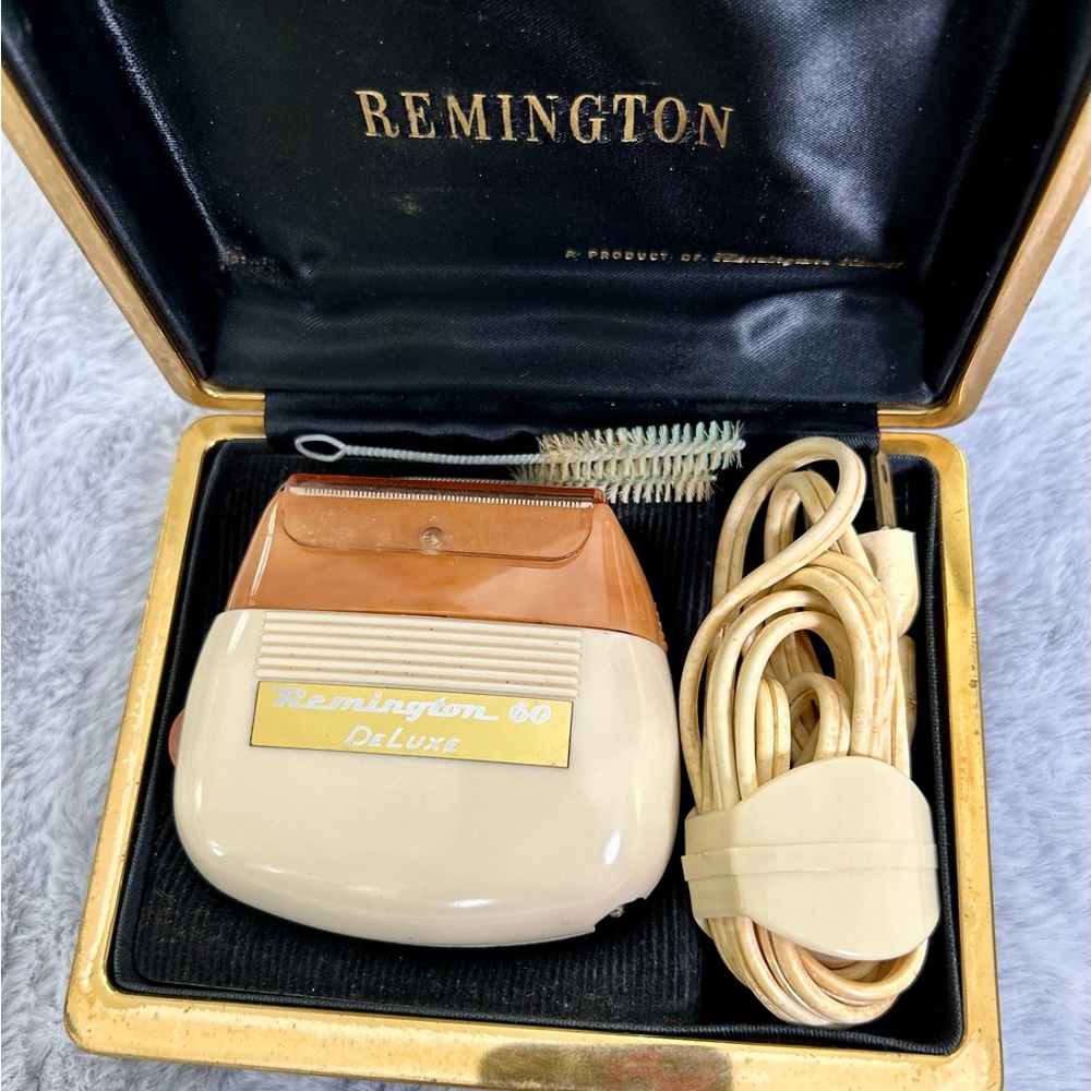 Vintage Remington 60 Deluxe Electric Razor